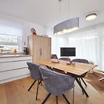 Апартаменты Bergzeit *
